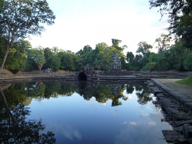 乾季に入りましたが、水はまだ豊富にあり<br />中に入ることはできませんでした