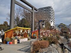 松本に戻りホテルに荷物を預けて市内観光。
まずは女鳥羽川沿いにある縄手通りを散策。