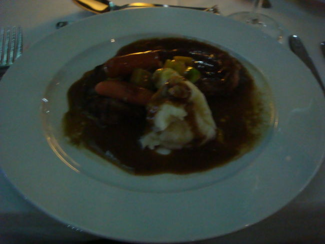 予約時に、魚・チキン・ビーフの３種類からメインが選べます<br />私はビーフ。。。<br />他のも食べてみての個人的な感想としては、魚が１番美味しかったかな。<br />