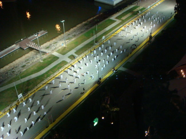 空手みたいな事をやってました<br />カウントダウンイベントの練習？！