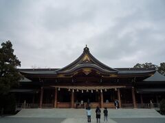 御祭神は寒川比古命と寒川比女命で、寒川大明神と称されます。 

記紀神話には登場せず、現在は開拓神として崇敬されています。