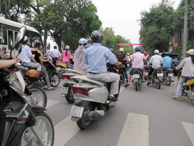 右を見ても左を見てもバイクだらけ！！