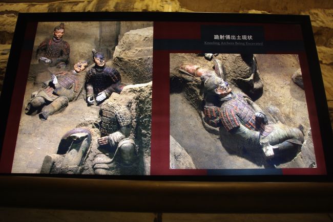 発掘当時の写真がパネルで展示してあります。発掘時は彩色が残っていたのですね