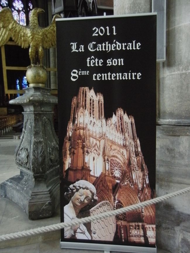 内陣　鷲の下にあったパネル<br /><br />イベントでもあるのでしょうか？