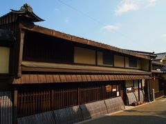 〔松阪商人の館〕

同じ通り沿いには、江戸時代の豪商小津清左衛門邸を公開している「松阪商人の館」もあります。
こちらは建物内に入れるのですが、今日は休館日でした。