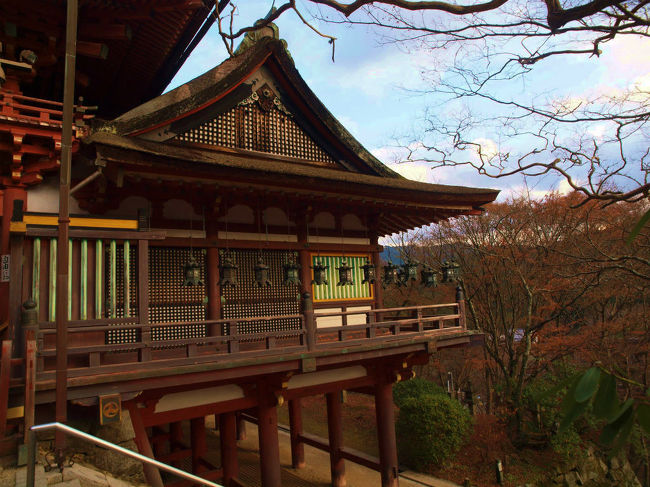 国　重要文化財　拝殿へ