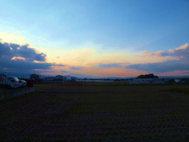 夕日が沈む<br /><br />　多難な平成２３年もあと数日<br /><br />　　　　　　　　完