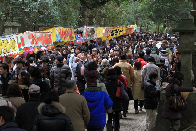 春日大社<br /><br />万葉植物園での演舞を見た後は、再び春日大社を目指します。<br /><br />境内には屋台が立ち並び、多くの参拝客でにぎわっています。<br />