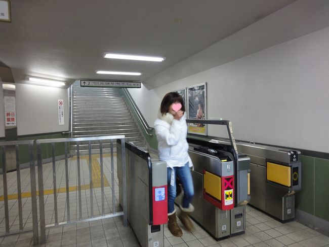 改札を出てくるしっぽさんを激写(^_^)v<br /><br />実は、このちょっと前、イコカのかわりにシーカ（奈良交通でのみ使えるカード）をタッチしてしまったおバカな私・・・(^_^;)<br />最初から、天然がばれてしまうの巻・・・