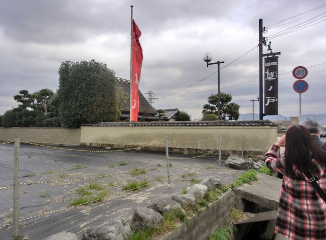 <br /><br />　　　アハハ　慣れとは恐ろしや！おそろしや！<br /><br /><br />　　　前回は、お腹ぺこぺこでも<br />　　　みんな大人しく歩いたのに・・・<br /><br />　　　まだ２回目にもかかわらず、こんな調子で<br />　　　口にしちゃいます<br /><br />　　　あ〜〜〜この口が悪魔だぁ〜〜〜〜<br />　　　ガブが乗り移ったよ〜〜〜<br />　　　