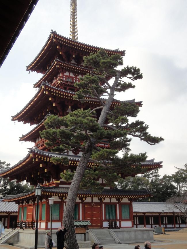 こちらは西塔！<br /><br />ちょっと新しいので、色が鮮やかです。<br />年月がたてば、味も出てくるのかな・・・