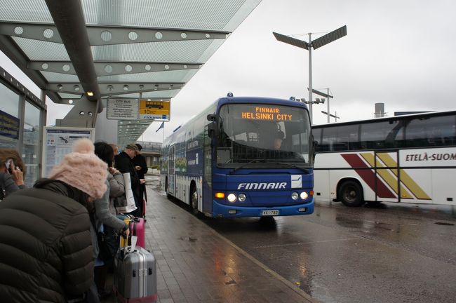 ヘルシンキ市内行きのエアポートバスもガラガラ。やや寂しい感じもありますが・・