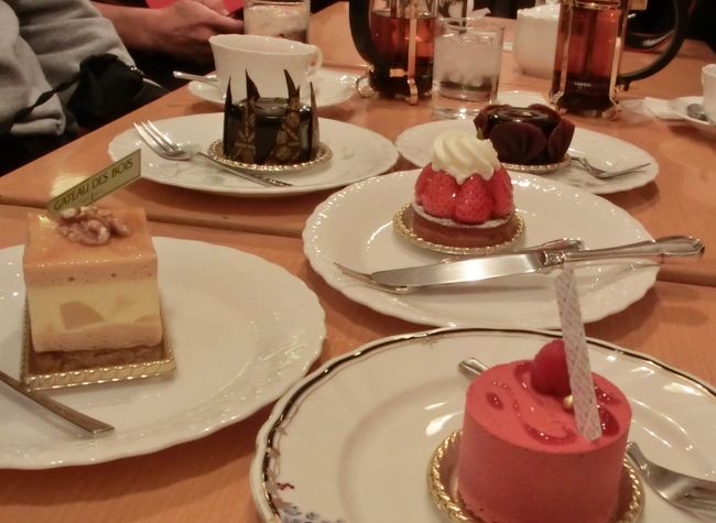 <br /><br /><br />　　　優勝作 アンブロワージ　660円<br /><br />　　　　　　どのこだと思いますか〜<br /><br /><br />　　　　<br /><br /><br />　　　　　　　　　<br /><br />　　　　　　　　　　　　　　　　右上です♪<br /><br />　　　