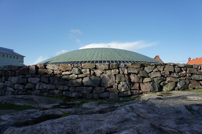 テンペリアウキオ教会。<br />外観はとても地味ですが・・