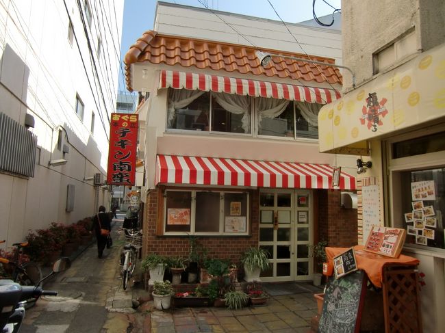 11時　今日は早起きだったので早めの昼食<br />ガイドブックで調べたおぐら屋さんでいただきました。<br />チキン南蛮が有名なお店です。