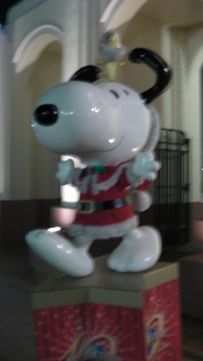 ウェストゲートではスヌーピーサンタが出迎えくれます。