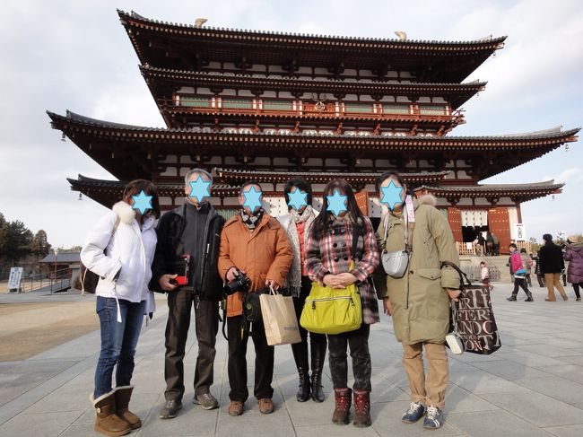 皆で写真撮りたいな、と思ったら、すごーくスタイルのいい女性発見！　小学生くらいの息子さんも、首から一眼レフをかけてました\(◎o◎)／！　すごい！　私まだ買えてないのに・・・。<br />で、その女性にお願いしたら、おそらくプロ！！！<br /><br />ちょっとかがんで撮ってくれました！<br /><br />通称「足長写真！」<br /><br />しっぽさん、王子さん、大目付師匠、kuritchiさん、ガブ、susanaさん