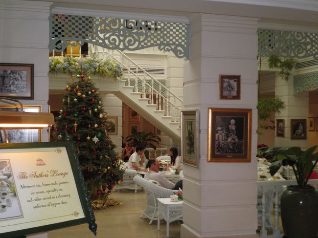 コロニアル様式のラウンジは、とても落ち着いた雰囲気です。気品があり、これだけで感激。