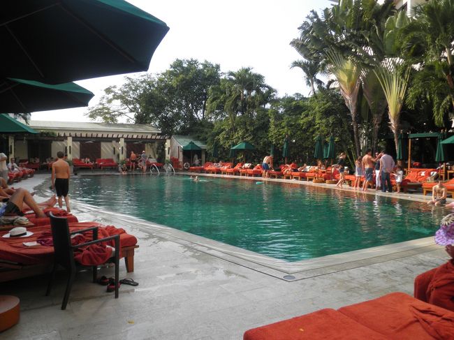 プールです。やはり、欧米人が多かったかな？