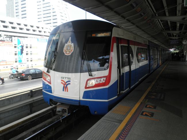 翌日です。再度タークシン駅で下車し、今度は「ペニンシュラホテル」へ向かいました。
