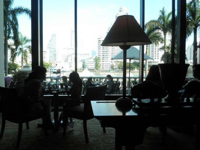 広い空間。ちなみに、奥はチャオプラヤー川です。