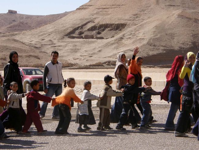 2008年、エジプト　ハトシェプスト女王葬祭殿　「迷子にならないで！ 」 