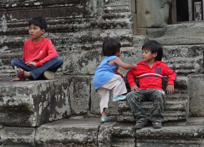 2010年、カンボジア　アンコール遺跡で遊ぶ