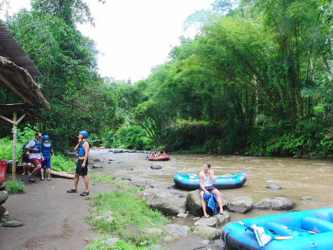 <br />　ガチで、何回もふっとびましたｗ<br /><br />　<br />　私は、後ろの欧米人の席へ吹っ飛び、<br /><br />　何度も迷惑かけましたが、<br /><br />　みんなで大爆笑でしたｗ<br /><br /><br />　途中休憩で、<br /><br />　ポカリ一気飲みでした。