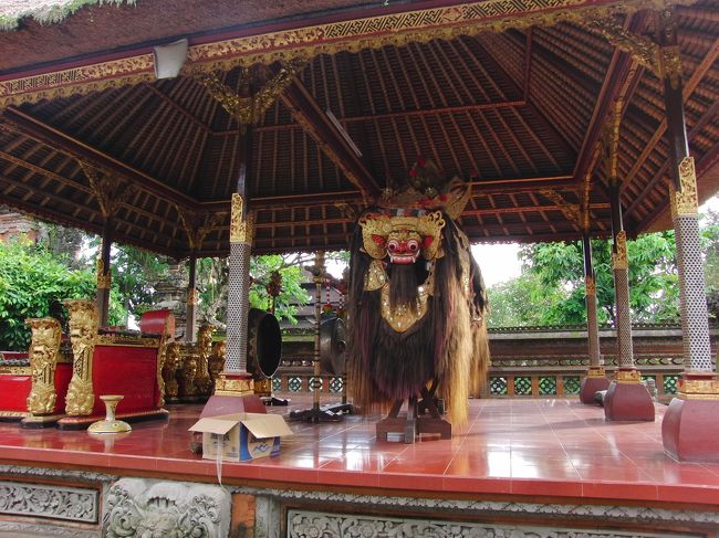 <br />　ここでは、<br /><br />　年に数回お祭りがあるようです。