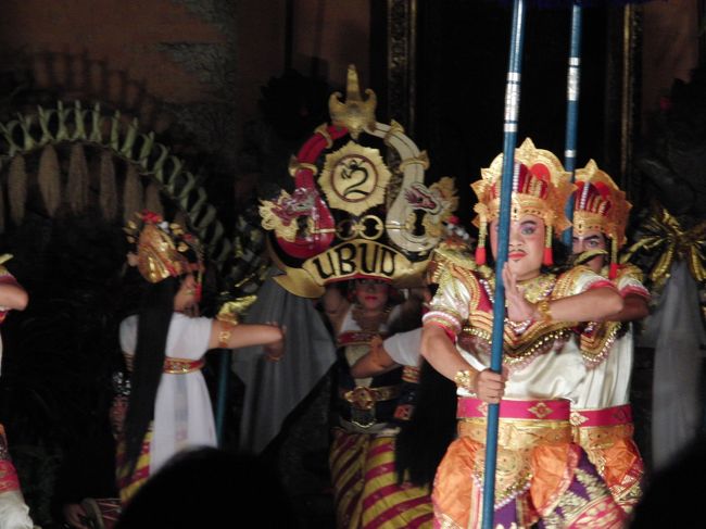 <br />　物語りの内容は、<br /><br />　日本語で書かれた解説書を<br /><br />　その場でもらったので、よくわかりました。<br /><br />　<br />　ガムランの音がとても良く、<br /><br />　たくさんの種類の踊りが見れました。<br />