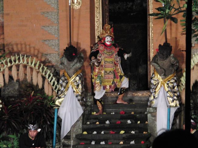 <br />　バリ人に多い、<br /><br />　ヒンドゥー教の<br /><br />　お話をもとにした物語がほとんどです。