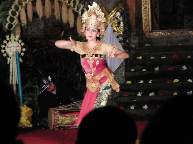 <br />　全てで、１時間半ほど<br /><br />　見ましたが、<br /><br />　全然飽きませんでした。