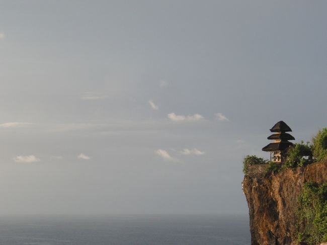 <br />　とある日、<br /><br />　ウルワツ寺院に行きました。<br />