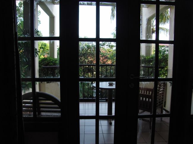 <br />　部屋からの眺望も<br /><br />　緑が多く、<br />　<br />　その先には池や、プールがあります。