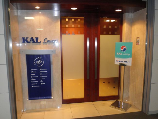 カードを持っているので、ちょこっとラウンジへ！一杯やってきます。