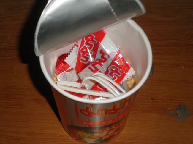 中に、フォークも入っていました。