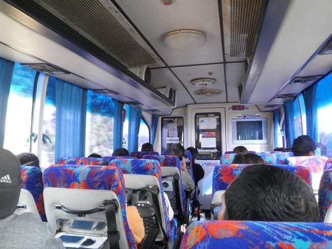 バス内です。案外きれいで広いでしょう。