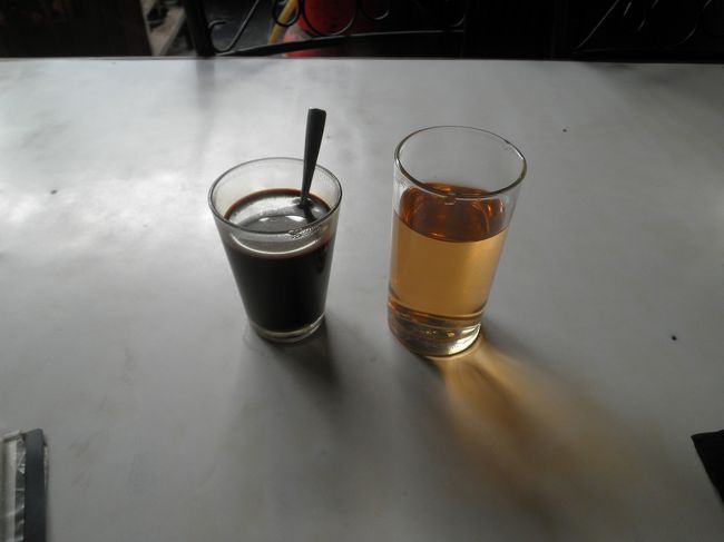 小休憩。コーヒーを注文。東南アジアのコーヒーは練乳と砂糖を入れるので、甘いですね。場所は、ナンプコーヒー。