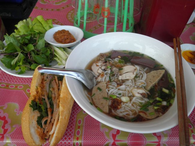 そのフランスパンとラーメンです。屋台が大好きです。