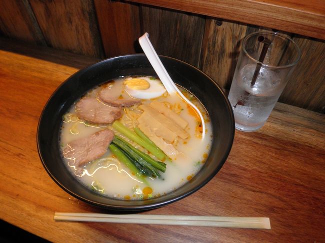 日本のラーメンも発見。やや値は張りますが、人気でした。