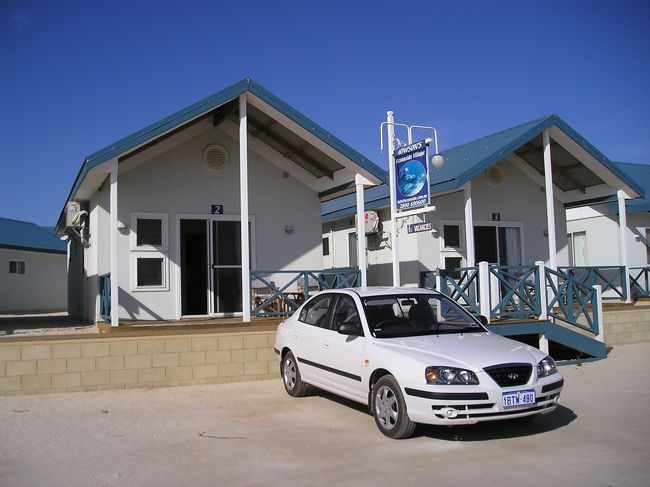 今日の宿、オーシャンサイドビレッジ。<br />ちょっと奮発して、オーシャンフロントに<br />して大正解！とんでもない綺麗なビーチが<br />目の前に広がっている！！<br /><br />隣に中国の方がいたが、他はいなくて<br />海もプライベートビーチ状態。<br />なーんて贅沢な。<br /><br />部屋もベットが三つにフルキッチン付き。<br />それにしてはお得な料金だったな。