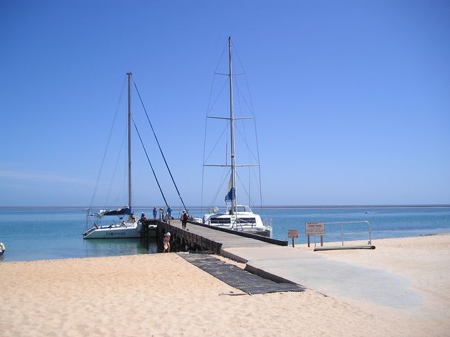 おっと船を発見！<br />短時間ツアーへ出発することになったが<br />客は私と母だけ。うわー貸し切り状態！！<br />なーんか贅沢な気分です！<br />なんでも長時間のツアーが人気なのだそうです。