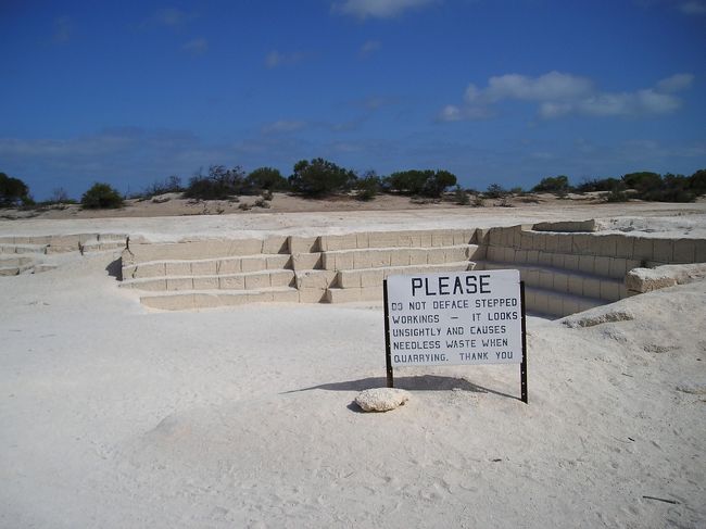 ハメリンプール。<br />ここはぜーんぶ貝です。まわりに人がいなくて<br />なんか不安になる。<br />母は砂なんで入り口で待っていくことにした。