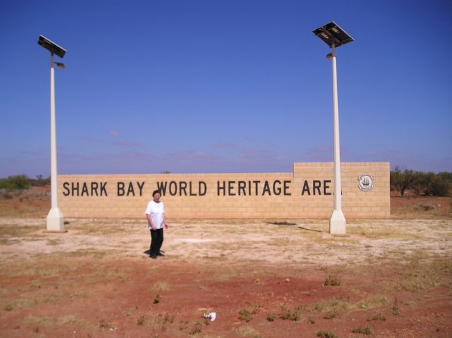 シャークベイともこれでお別れ。<br />ジェラルトンまで何時間かかるのか。
