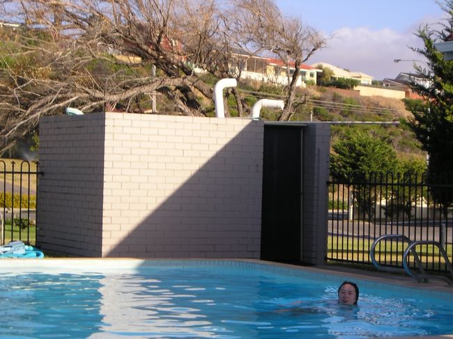 やっと今日のモーテルに到着。<br />早速、プールのことについて聞くと、<br />タフね！とフロントの人に言われた。そっかぁ？