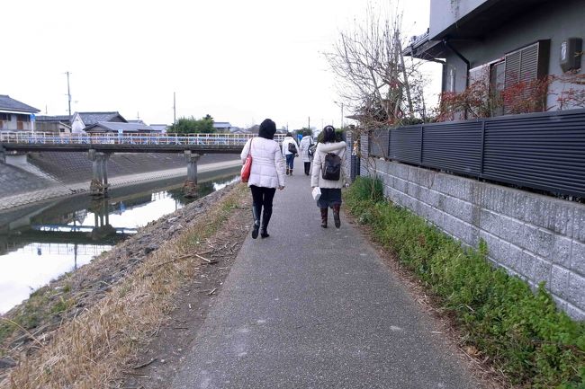 秋篠川沿いを歩いて…