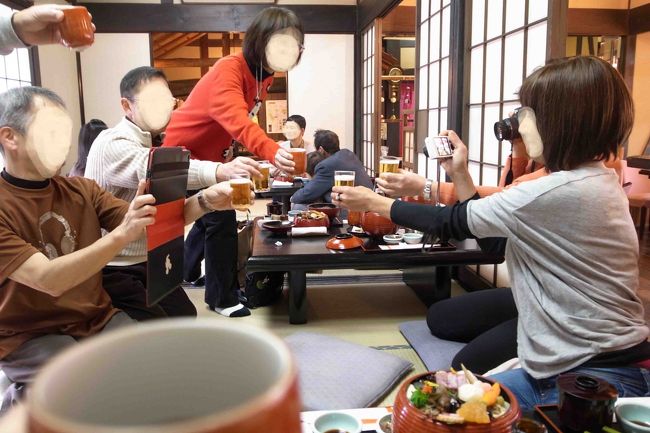 かんぱ〜い！<br />お酒飲めない私はお茶で♪<br /><br />この後、しばし談笑しながらお料理に舌鼓。皆さん楽しい方ばかりです！！