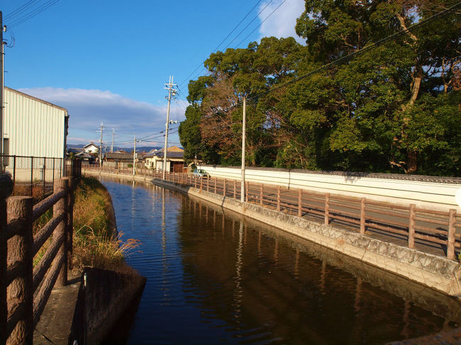 集落を取り巻く　環濠