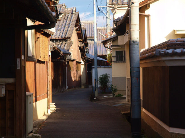 小道。<br /><br />　此方ではすべて小道<br /><br />　　車も入れないような道　曲がれない道<br /><br />　　　小型車なら。。OK<br /><br />　