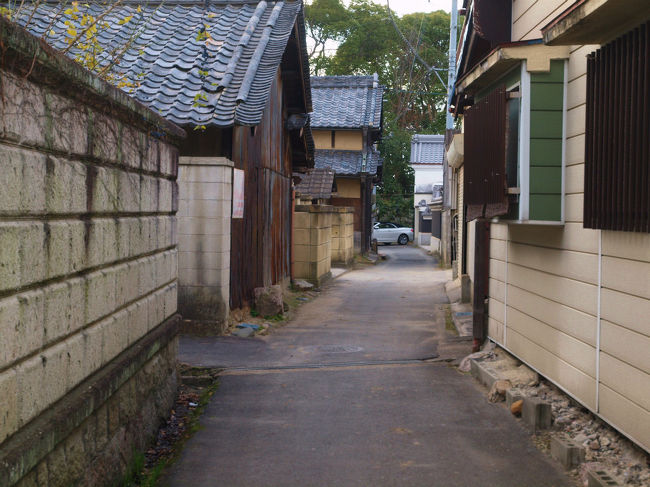 突き当りは　売田神社境内<br /><br />　ここで　左折してみます